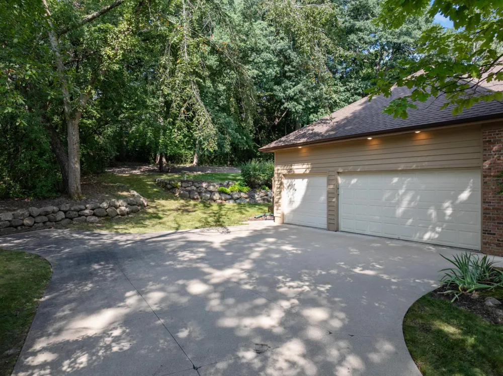 1932 Baihly Estates Lane SW Rochester, MN 55902