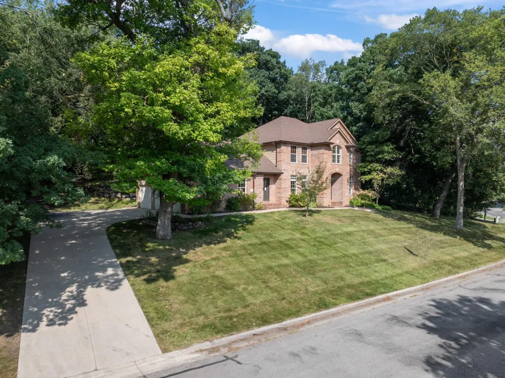 1932 Baihly Estates Lane SW Rochester, MN 55902