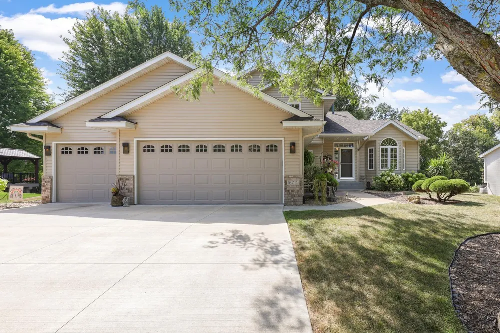 16715 Blind Lake Trail SE Prior Lake, MN 55372