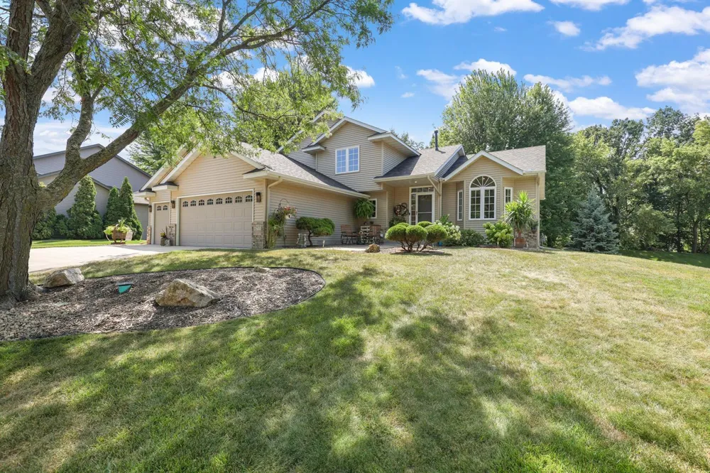 16715 Blind Lake Trail SE Prior Lake, MN 55372