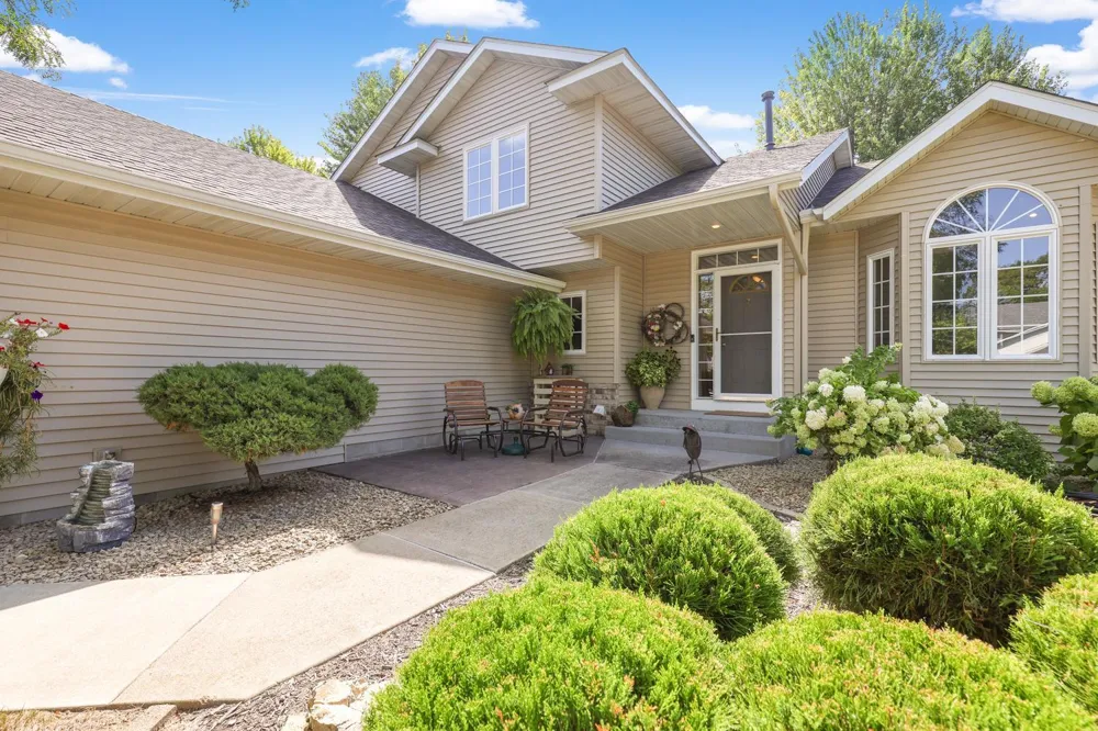 16715 Blind Lake Trail SE Prior Lake, MN 55372