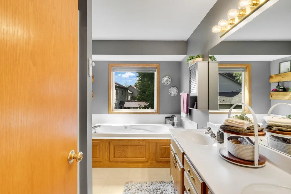 16715 Blind Lake Trail SE Prior Lake, MN 55372