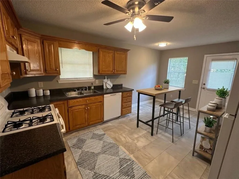 879 Buck Boulevard SE Calhoun, GA 30701