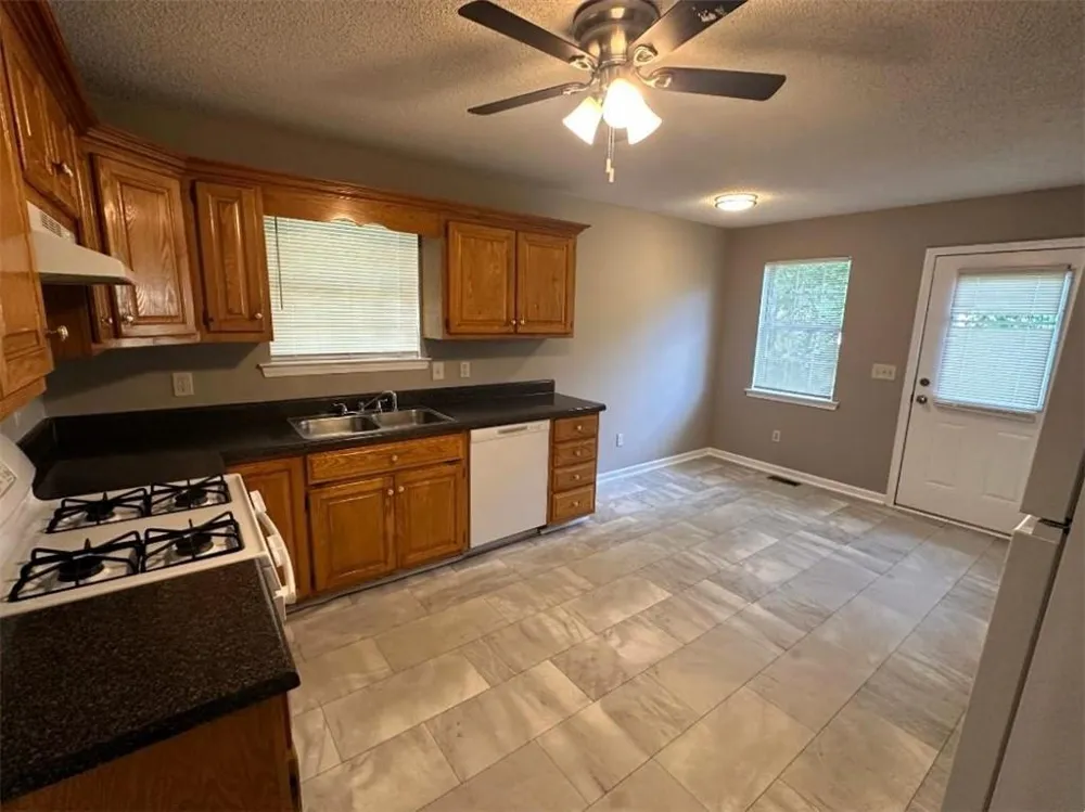 879 Buck Boulevard SE Calhoun, GA 30701