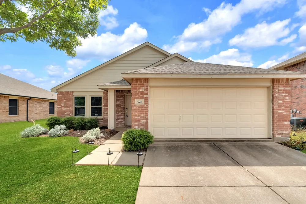 921 Ann Drive Wylie, TX 75098