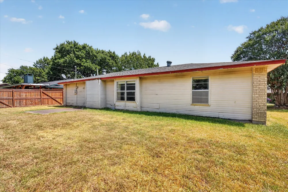 203 Myrtle Avenue Waxahachie, TX 75165