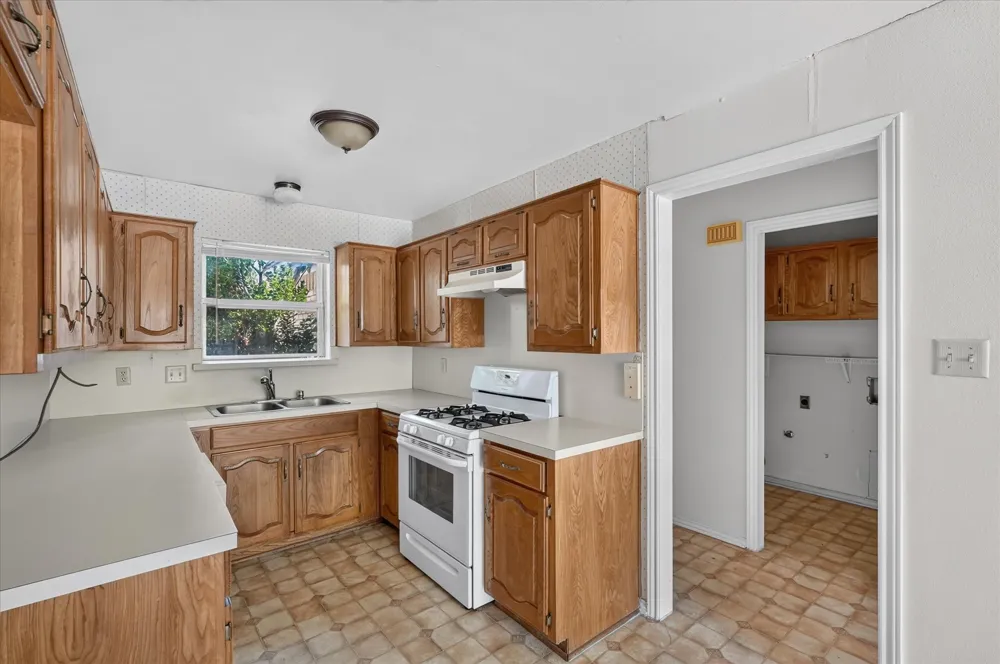 203 Myrtle Avenue Waxahachie, TX 75165