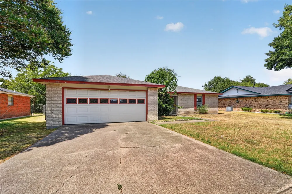 203 Myrtle Avenue Waxahachie, TX 75165