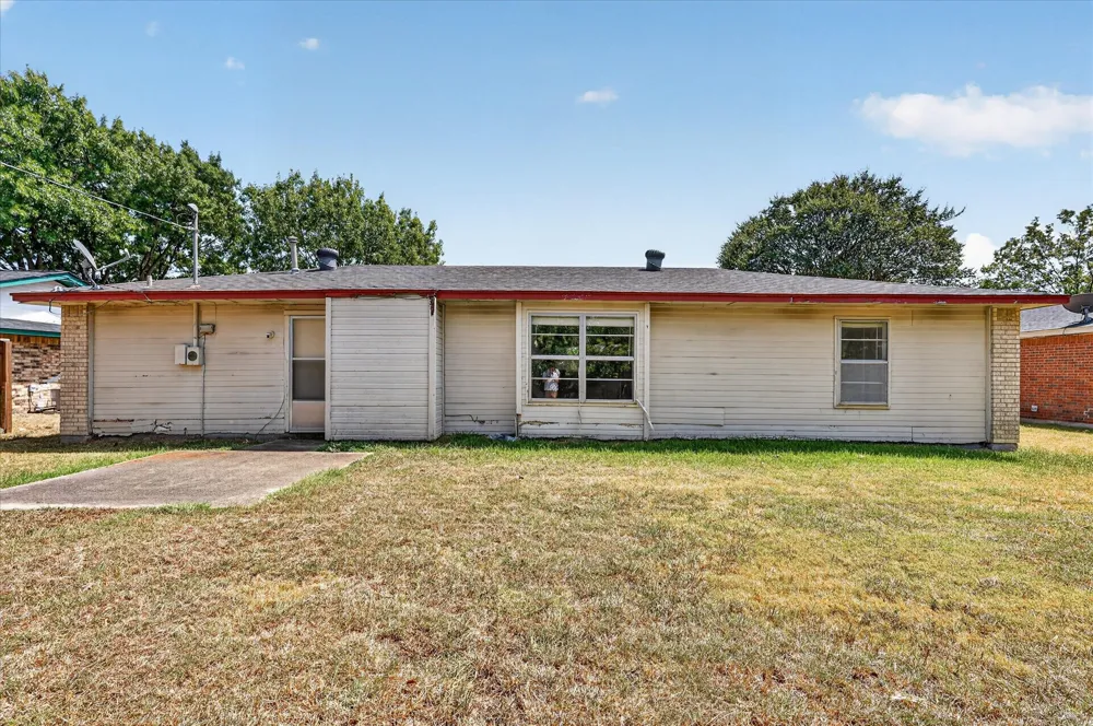 203 Myrtle Avenue Waxahachie, TX 75165