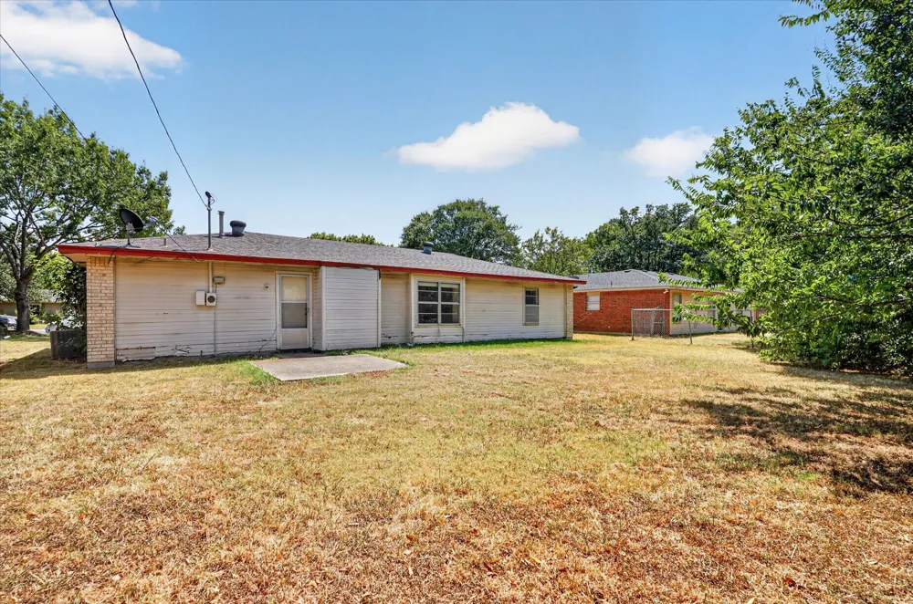 203 Myrtle Avenue Waxahachie, TX 75165