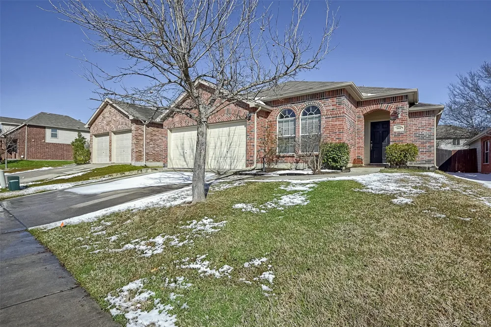 1008 Shearwater Avenue Aubrey, TX 76227