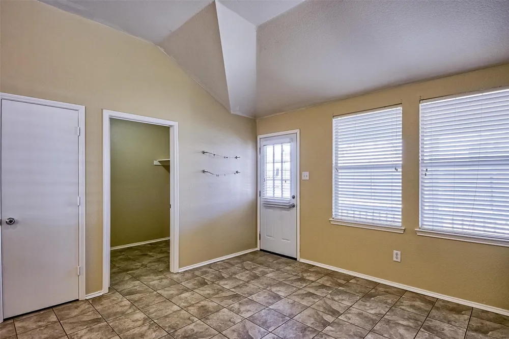 1008 Shearwater Avenue Aubrey, TX 76227