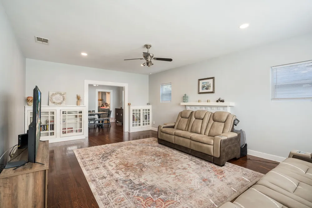 719 Barnett Avenue Dallas, TX 75211