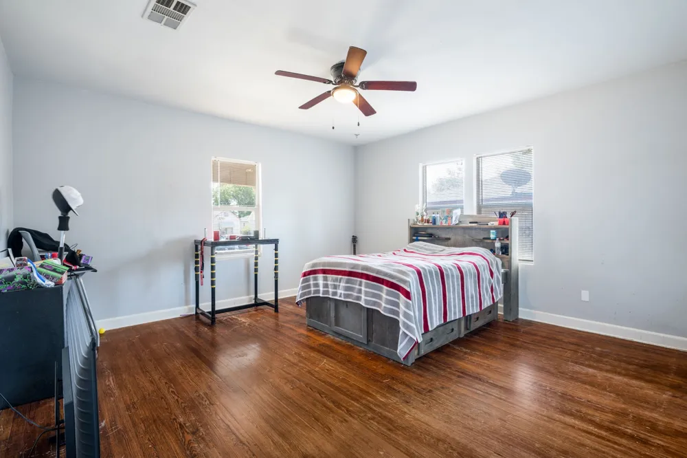 719 Barnett Avenue Dallas, TX 75211