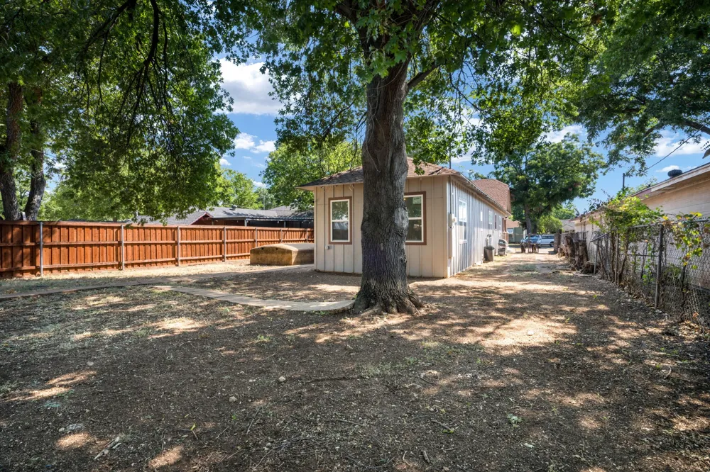 719 Barnett Avenue Dallas, TX 75211