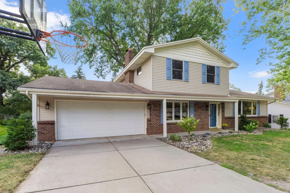 7181 Steepleview Road Woodbury, MN 55125