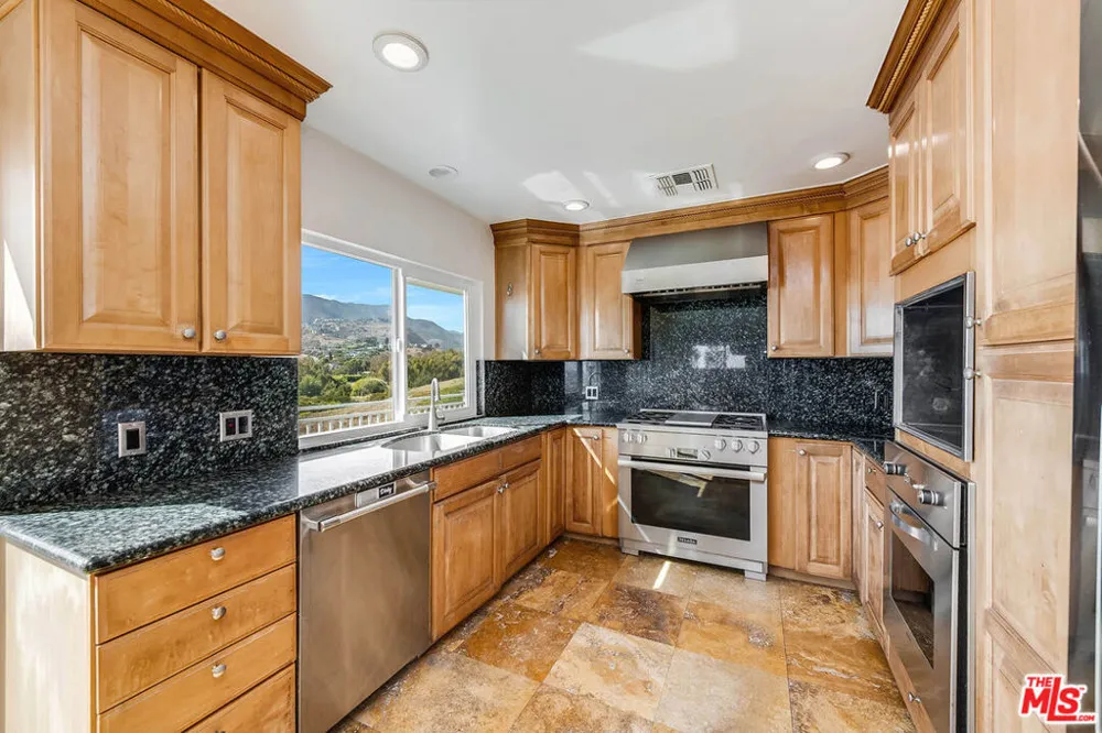 6457 Surfside Way Malibu, CA 90265