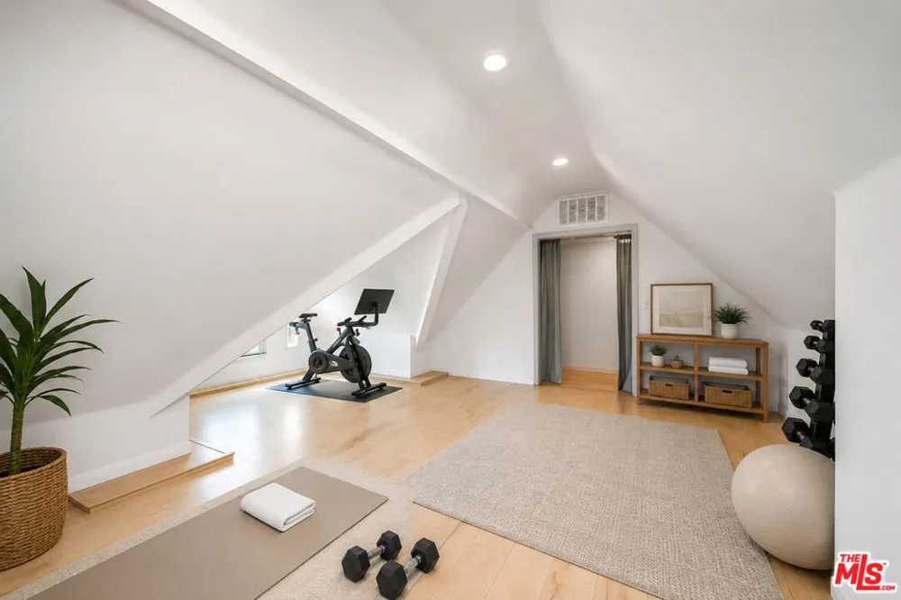 6457 Surfside Way Malibu, CA 90265