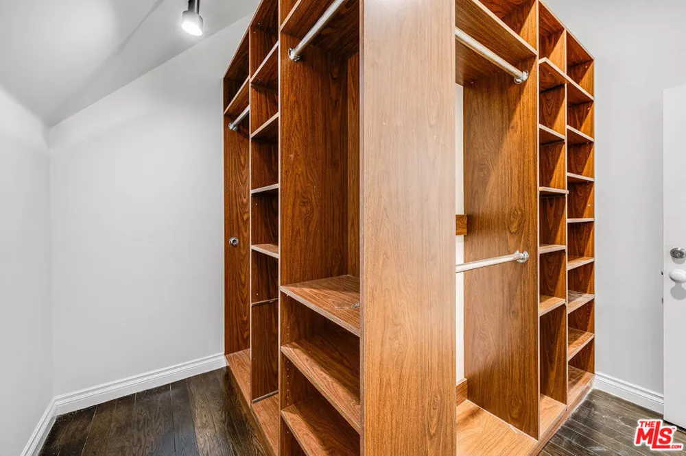 6457 Surfside Way Malibu, CA 90265