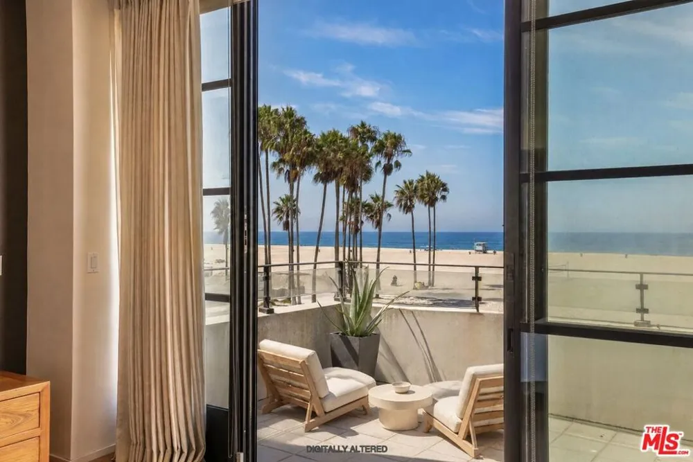 115 Ocean Front Walk Venice, CA 90291