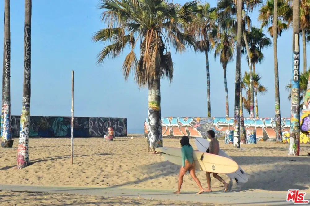 115 Ocean Front Walk Venice, CA 90291