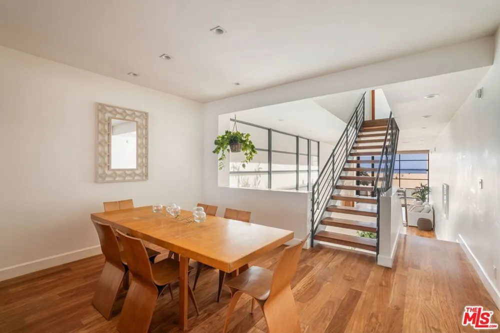 115 Ocean Front Walk Venice, CA 90291
