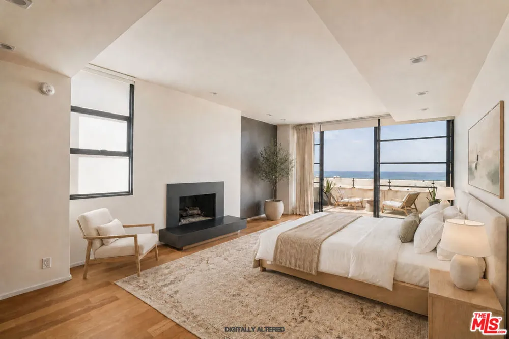 115 Ocean Front Walk Venice, CA 90291