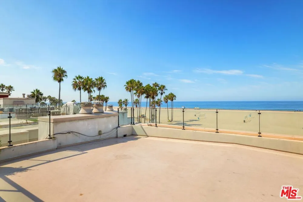 115 Ocean Front Walk Venice, CA 90291