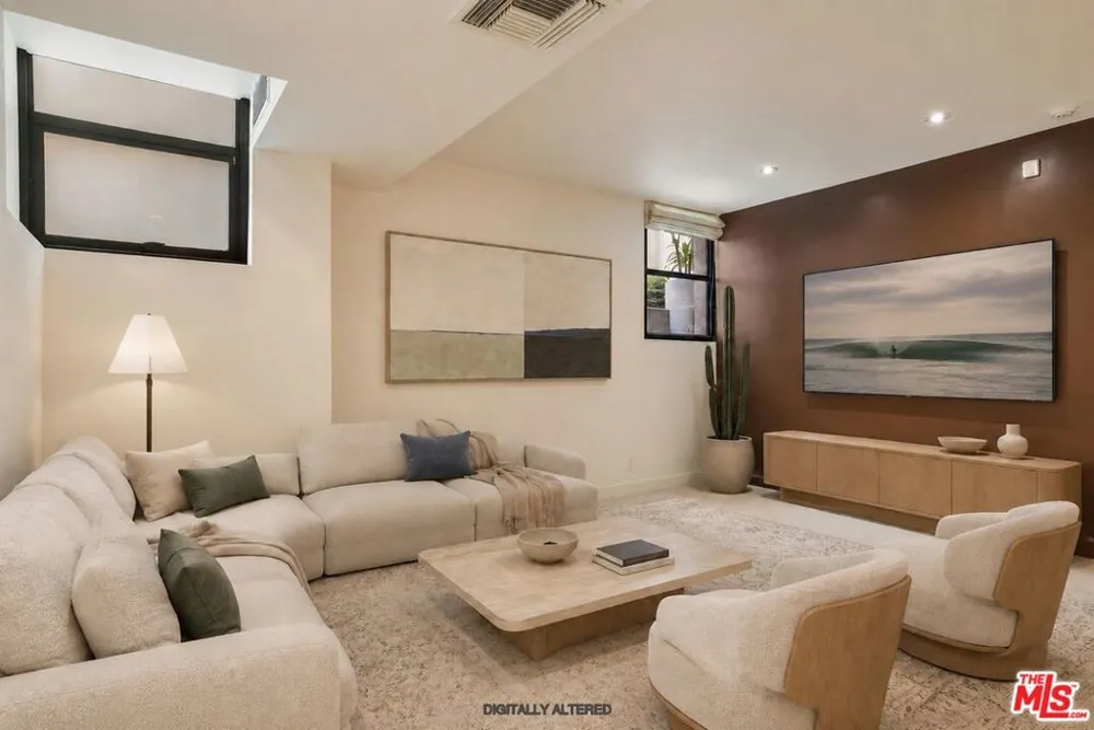 115 Ocean Front Walk Venice, CA 90291