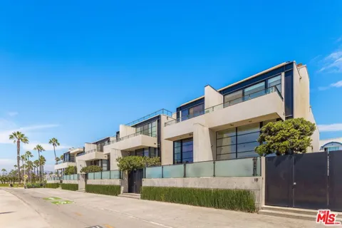 115 Ocean Front Walk