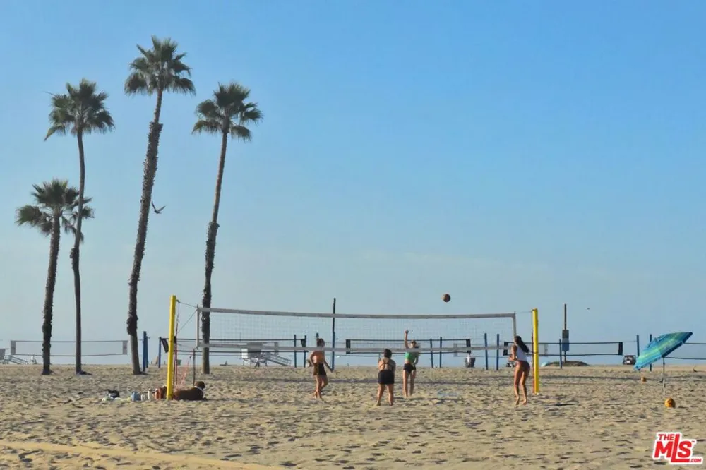 115 Ocean Front Walk Venice, CA 90291