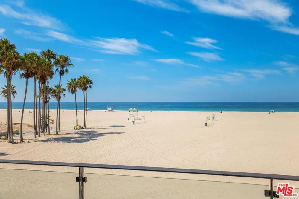 115 Ocean Front Walk Venice, CA 90291