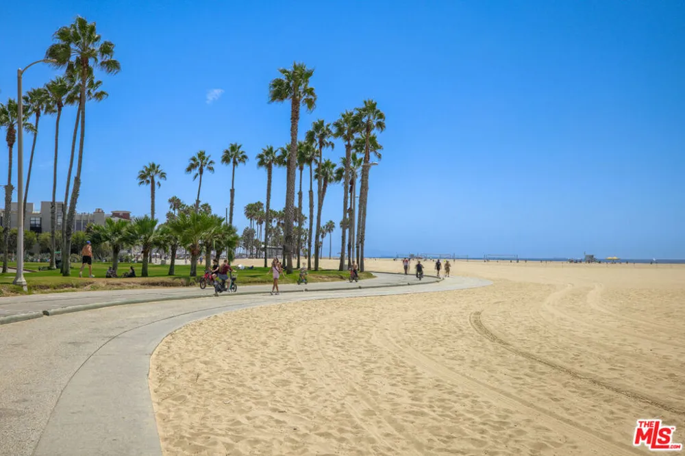 115 Ocean Front Walk Venice, CA 90291