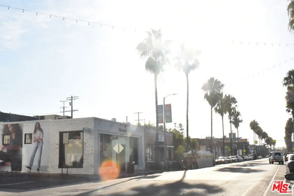115 Ocean Front Walk Venice, CA 90291