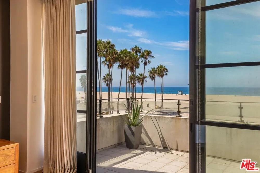 115 Ocean Front Walk Venice, CA 90291