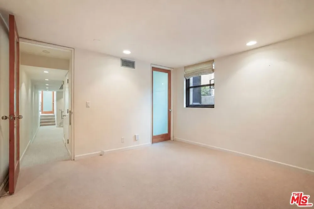 115 Ocean Front Walk Venice, CA 90291