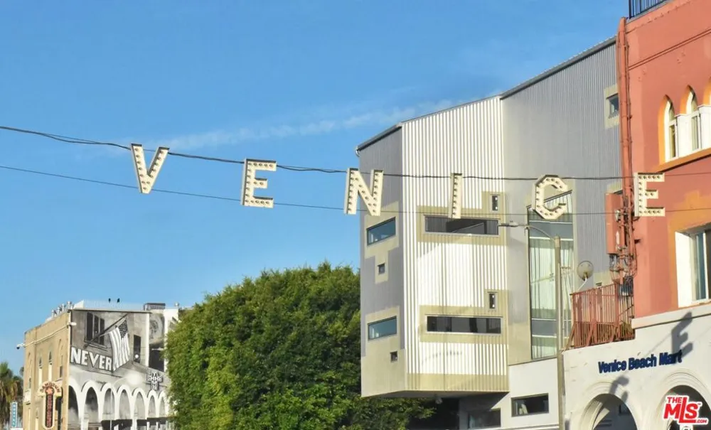 115 Ocean Front Walk Venice, CA 90291