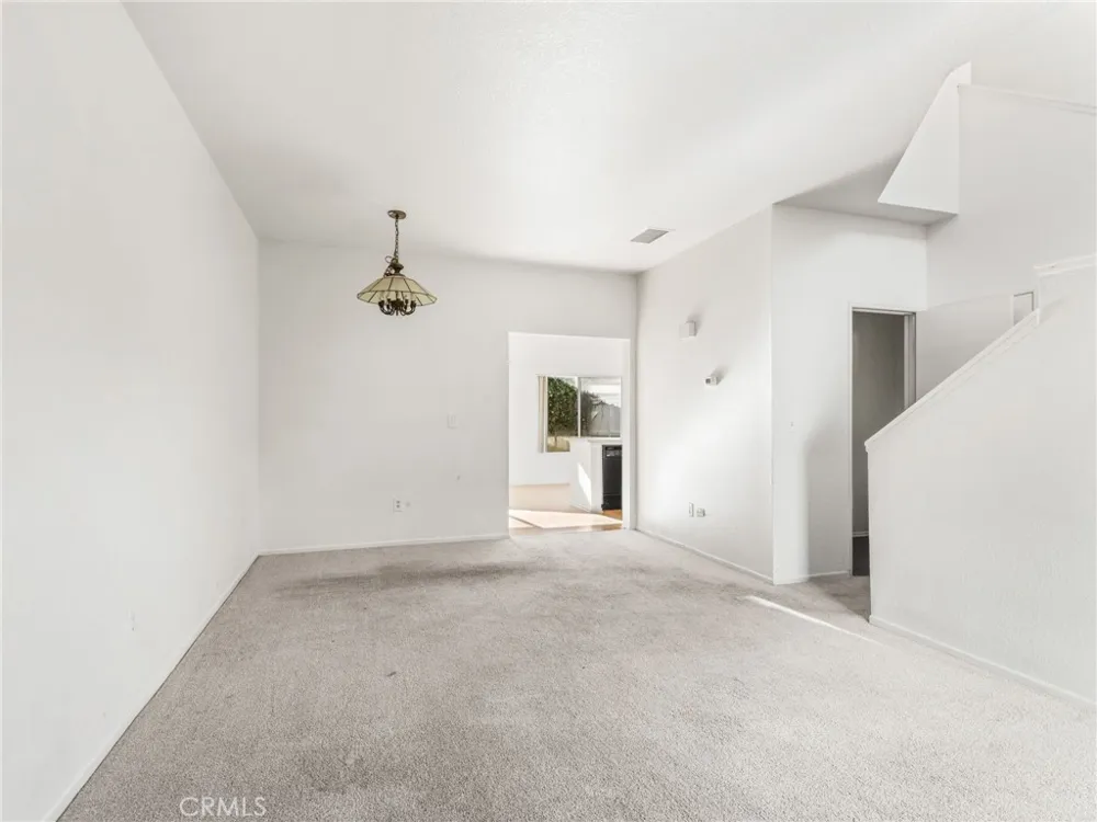 194 Greenmoor Irvine, CA 92614