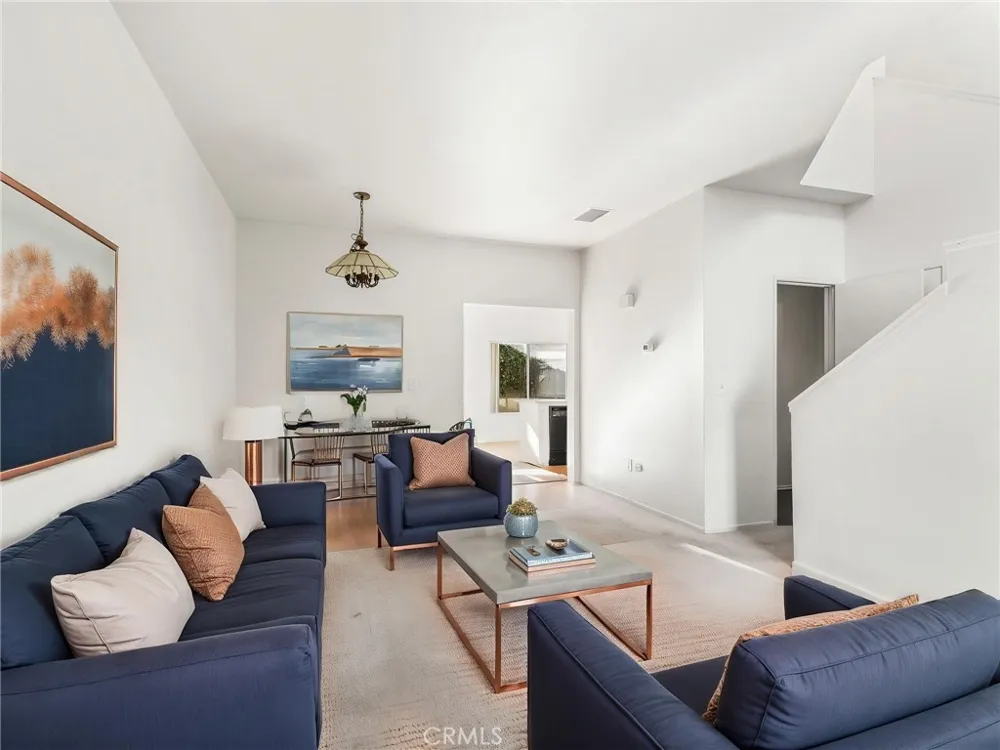 194 Greenmoor Irvine, CA 92614