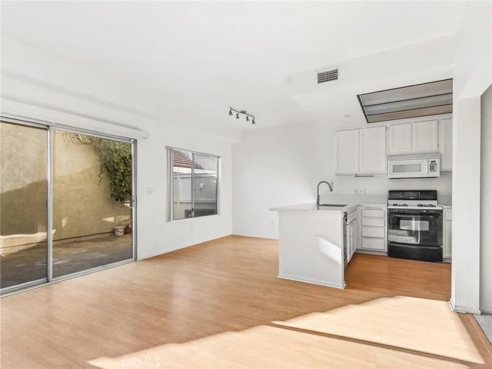 194 Greenmoor Irvine, CA 92614