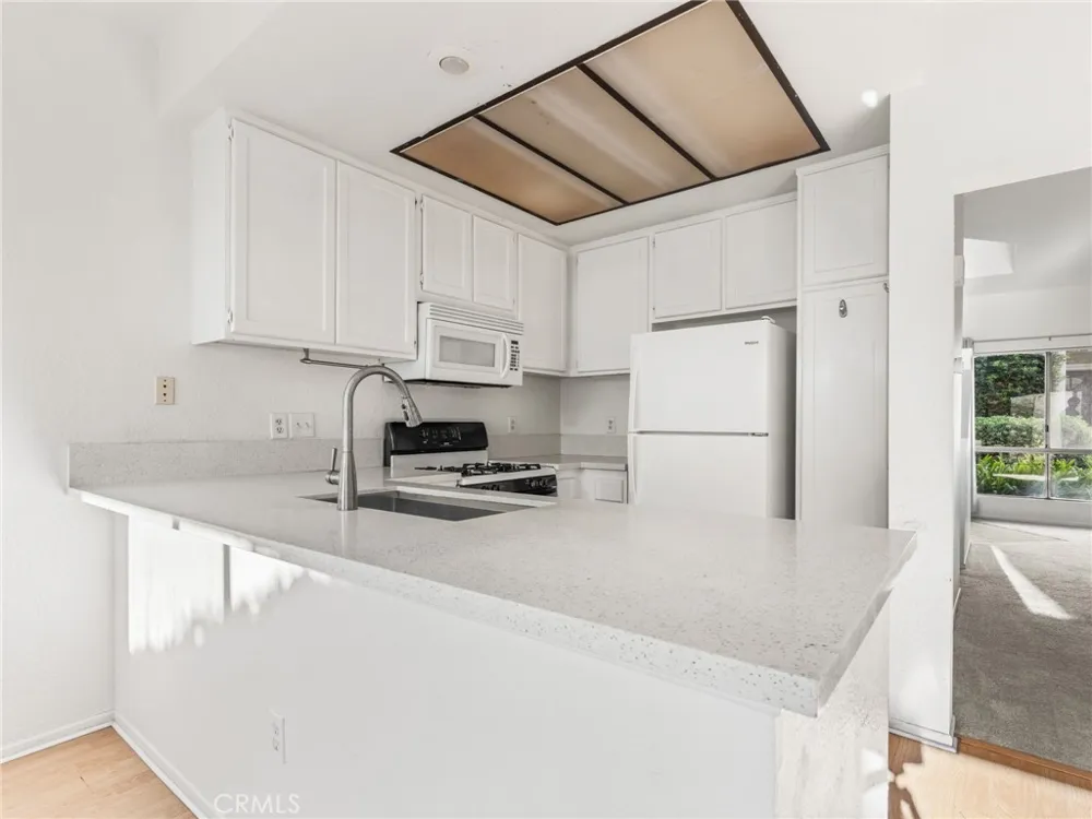 194 Greenmoor Irvine, CA 92614