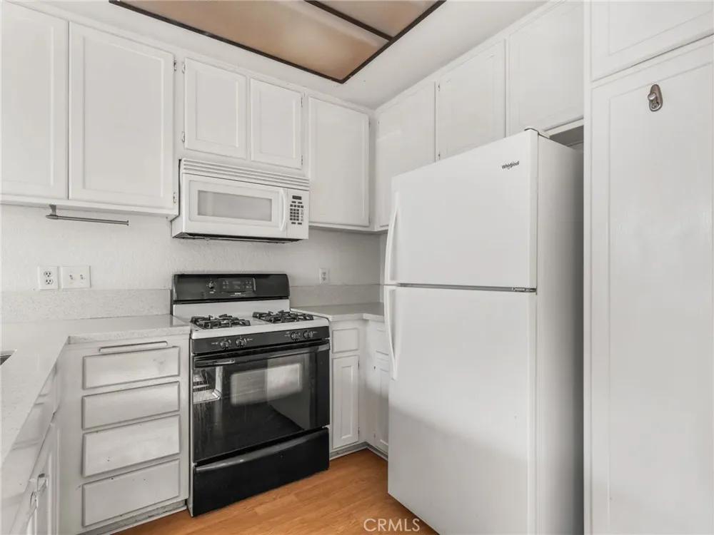 194 Greenmoor Irvine, CA 92614