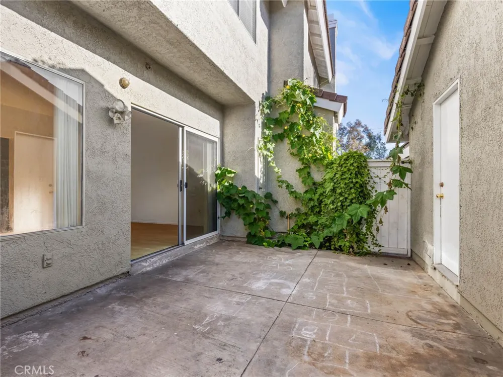 194 Greenmoor Irvine, CA 92614
