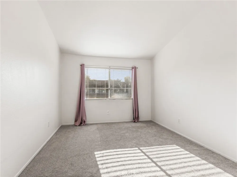 194 Greenmoor Irvine, CA 92614