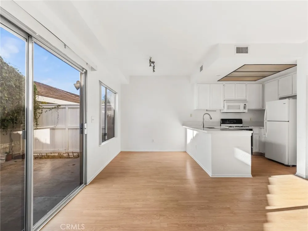194 Greenmoor Irvine, CA 92614