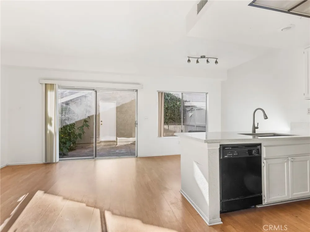 194 Greenmoor Irvine, CA 92614