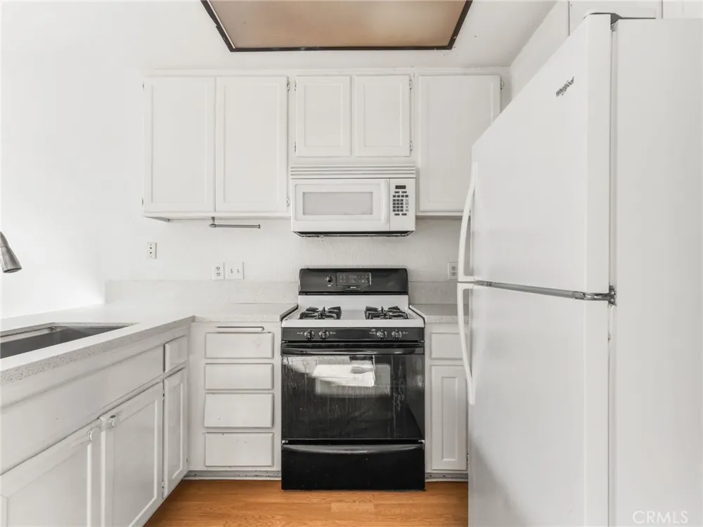 194 Greenmoor Irvine, CA 92614
