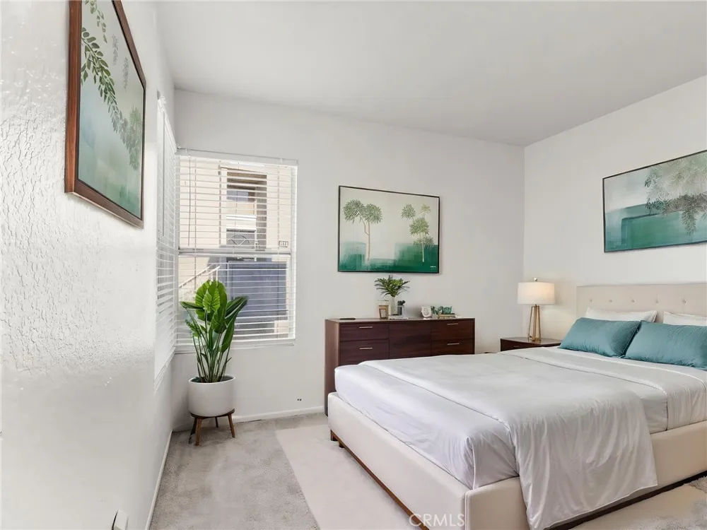 194 Greenmoor Irvine, CA 92614