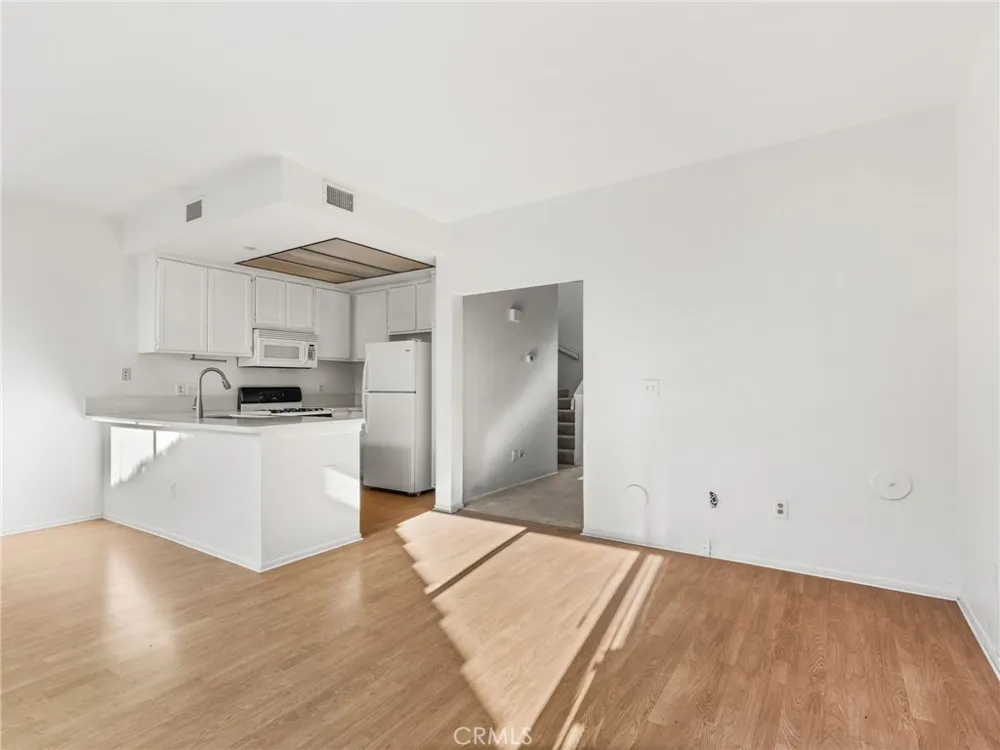 194 Greenmoor Irvine, CA 92614