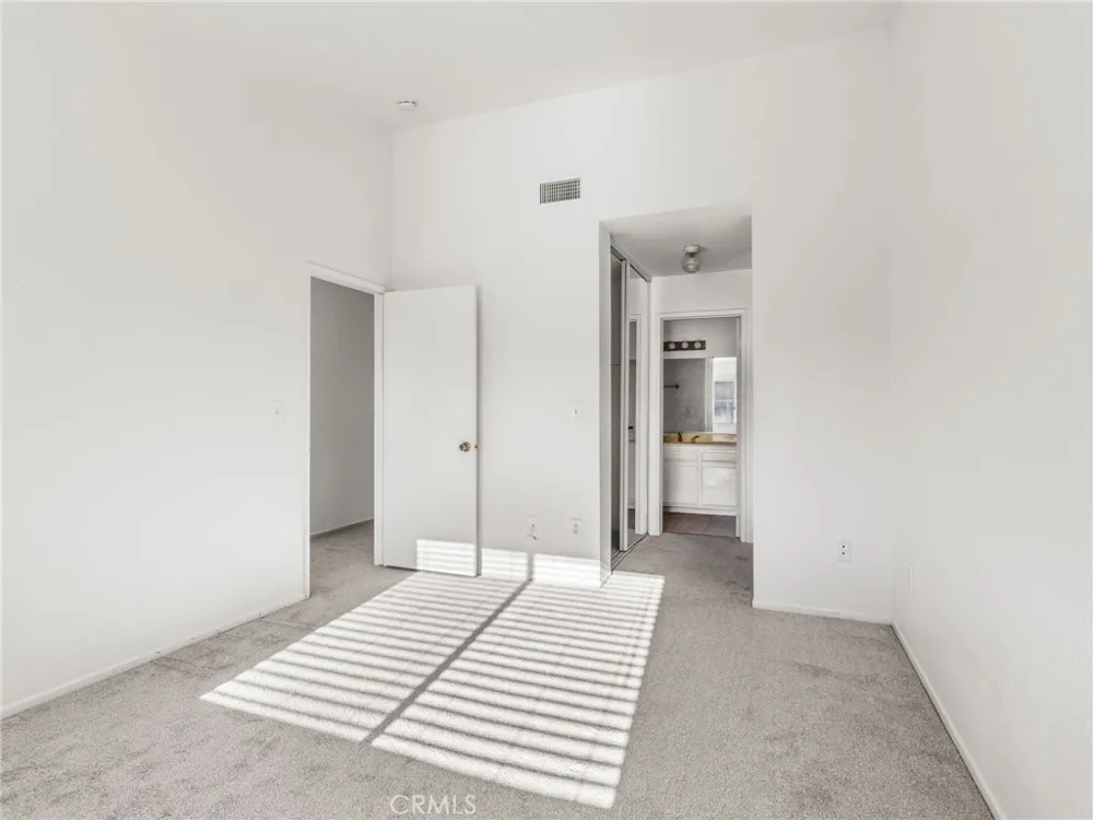 194 Greenmoor Irvine, CA 92614